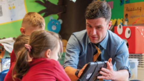 UWTSD - THINKING ABOUT BECOMING A TEACHER WELSH? THROUGH THE MEDIUM OF WELSH?